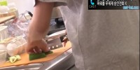 [일본야동] 밥하는 누나보지에 그대로 박아버리는 남동생